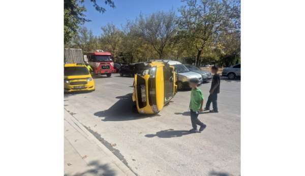 Konya'da iki araçlı kazada ticari taksi devrildi: 1 yaralı