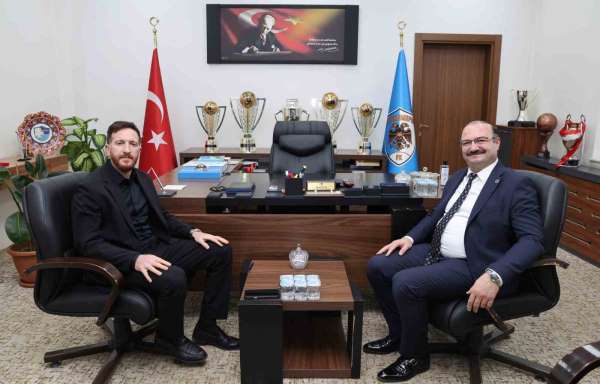 Rektör Hacımüftüoğlu'ndan Erzurumspor'a destek ziyareti