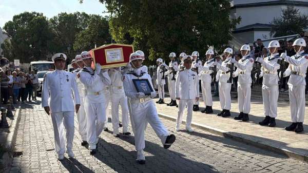 Yargıtay Onursal Daire Başkanı Tokat askeri törenle son yolculuğuna uğurlandı