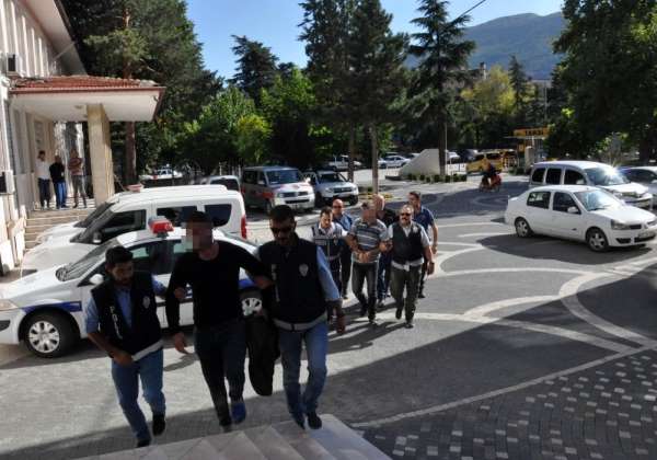 Konya'daki silahlı bıçaklı kavganın 3 şüphelisi adliyede