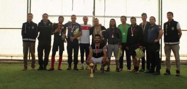 Otlukbeli'de Futbol Turnuvası kupa töreni düzenlendi