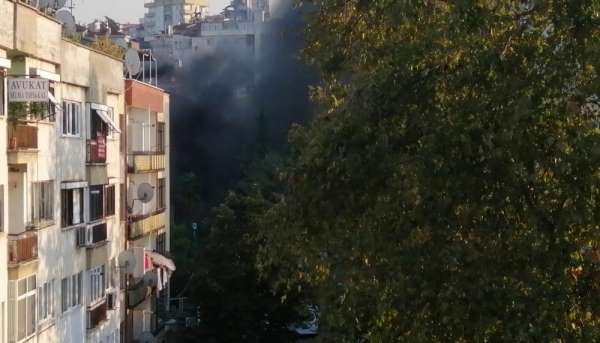 Trabzon İl Sağlık Müdürlüğü binasında çıkan yangın korkuttu