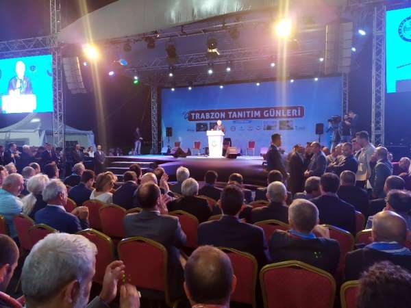 Ulaştırma ve Altyapı Bakanı Turhan 'Trabzon Günleri'ni ziyaret etti