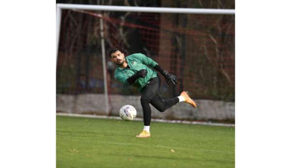 Bursaspor son antrenmanını Gençlerbirliği İlhan Cavcav Tesisleri'nde yaptı