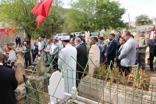 PKK'lı teröristlerin şehit ettiği 26 vatandaş mezarları başında anıldı