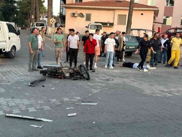 Çanakkale'de otomobil ile motosiklet çarpıştı: Kaza anı güvenlik kamerasına yansıdı