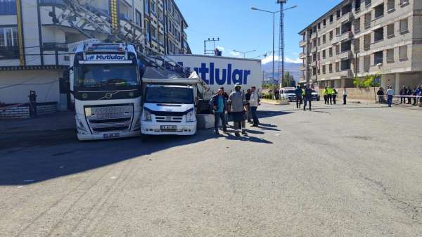 Iğdır'da tır ile hafif ticari araç arasında takip gerilimi kazayla sonuçlandı