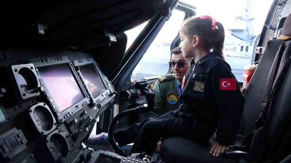 Uçakları camdan izliyordu, TEKNOFEST'te kokpite oturdu: 6 yaşındaki Meryem'in F-16 hayali