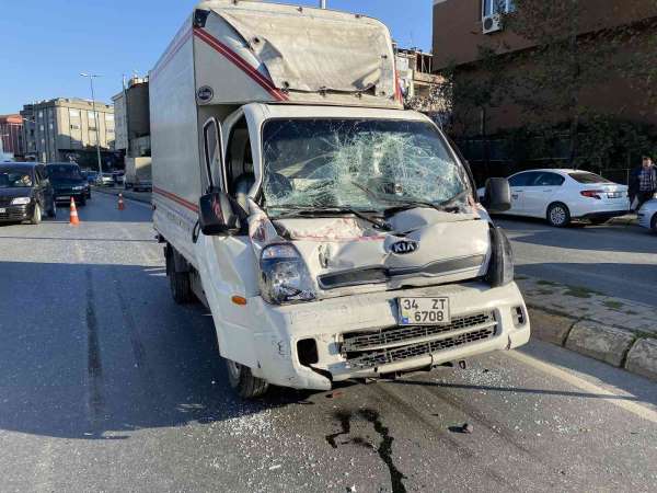 Zeytinburnu'nda sıkışmalı trafik kazası: 1 yaralı
