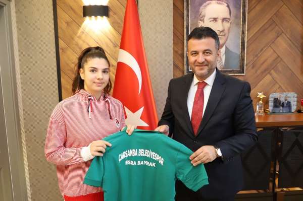Dünya Şampiyonu Esra Bayrak, Çarşamba Belediyespor'da - Samsun haber