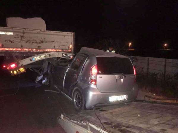 Otomobilin tıra çarptığı kazada 1 kişi yaralandı - Afyonkarahisar haber