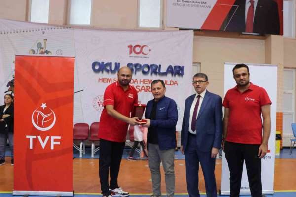 Kayseri'de 'Fabrika Voleybol Okulu' açıldı
