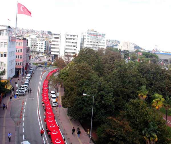 Türk Kızılay Samsun Şubesi'nden bayrak yürüyüşü