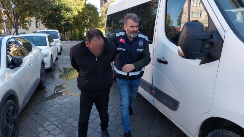 Samsun'da uyuşturucu operasyonunda gözaltına alınan 4 kişi adliyeye sevk edildi