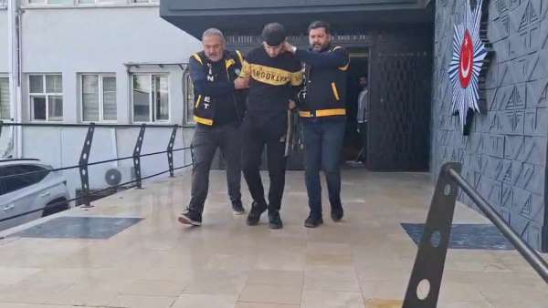 45'ten fazla bıçak darbesiyle eşini öldüren şüpheli adliyeye sevk edildi