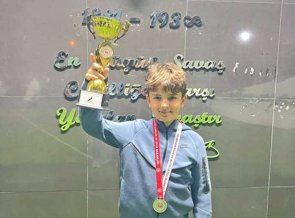 Çeşme Belediyesporlu Emir'den satrançta İzmir ikinciliği