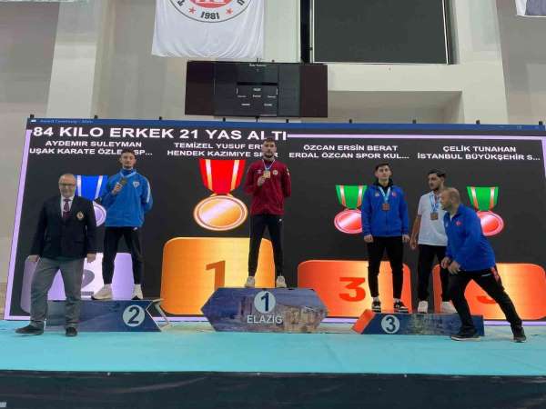 Düzce Üniversitesi öğrencisi altın madalyanın sahibi oldu