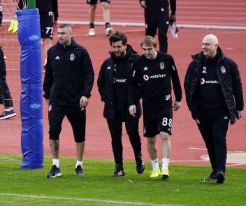 Burak Yılmaz Beşiktaş'ta ilk antrenmanına çıktı