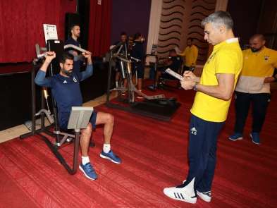 Fenerbahçe salonda kuvvet çalıştı