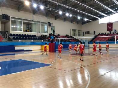 Okullar arası Voleybol heyecanı devam ediyor