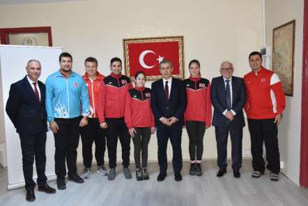 İl Müdürü Tatlısu derece yapan sporcuları tebrik etti