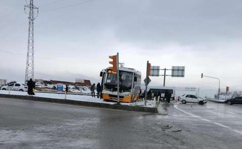 Akçadağ'da kaza: 3 yaralı