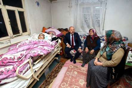 Validen mesai çıkışı çat kapı