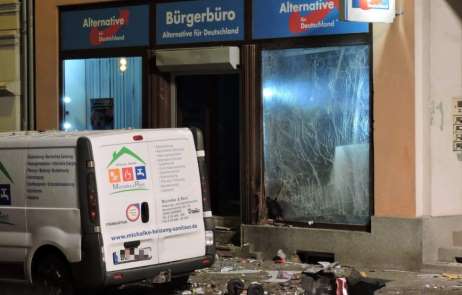 Almanya'da AfD bürosuna saldırı 