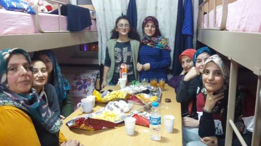 Anneler bir gününü çocukları ile pansiyonda geçiriyor