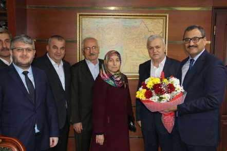 AK Parti'den Vali'ye ziyaret