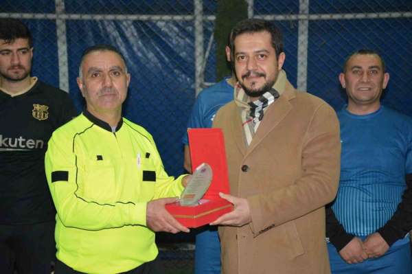 Tatvan'da futbol turnuvasının şampiyonu Eczane Sarf oldu