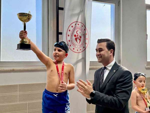 Midyat'ta özel sporcular için yüzme yarışması düzenlendi