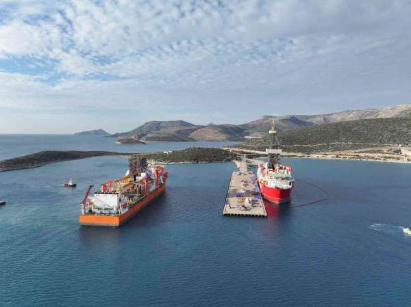 Türkiye'nin 6'ıncı sondaj gemisi Taşucu Limanı'na yanaştı