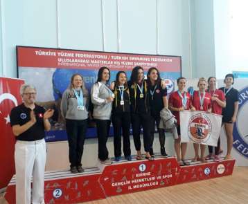 Edirne Gençlik Spor Yüzme Kulübü sporcularından 17 madalya 