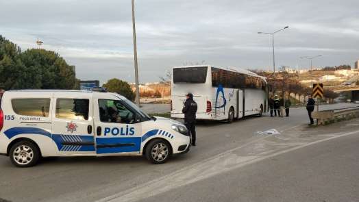 Yolcu otobüsünün çarptığı genç ağır yaralandı