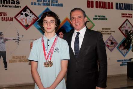 İhlas Kolejli yüzücüden iki ikincilik, iki üçüncülük
