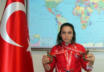 (Özel Haber) Şaziye Erdoğan: 'Bayrağımızı dalgalandırmak güzel bir duyguydu'