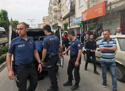 Kızının taciz edildiğini iddia eden öfkeli baba iş yerini bastı: 1 yaralı