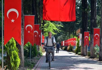 Şehit babası, hakarete uğramamak için otobüse değil bisiklete biniyor 