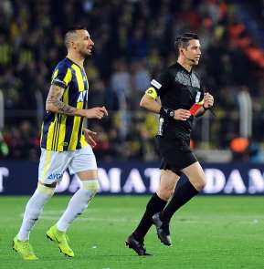 (Özel) Galatasaraylı taraftar derbi hakeminden şikayetçi oldu, takipsizlik veril