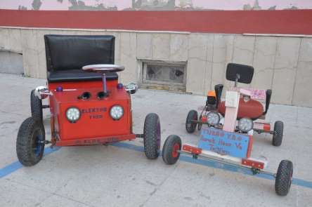 Köy okulu öğrencileri kısıtlı imkanlarla elektrikli araba yaptı
