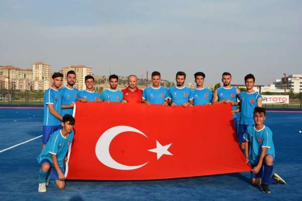 Erkek hokey takımı Avrupa şampiyonası için Alanya'ya gidiyor