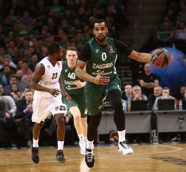 Barcelona, Brandon Davies'i transfer etti 