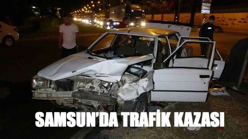 Samsun'da iki otomobil çarpıştı 