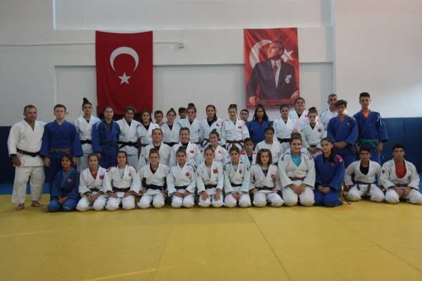 Ümit Milli Kadın Judo Takımı, Dünya Şampiyonası'na Ankara'da hazırlanıyor 