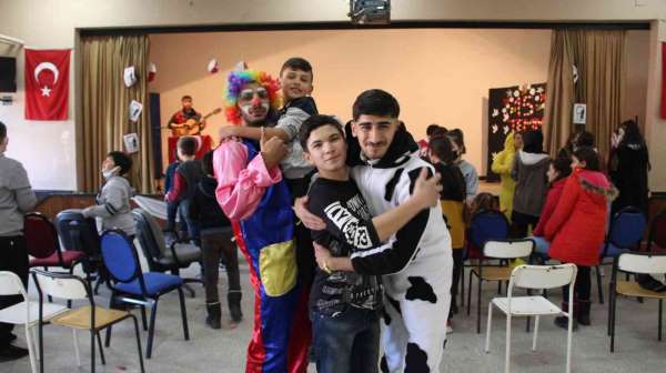 Ayancık Gençlik Merkezi gönüllüleri çocukları mutlu etti - Sinop haber