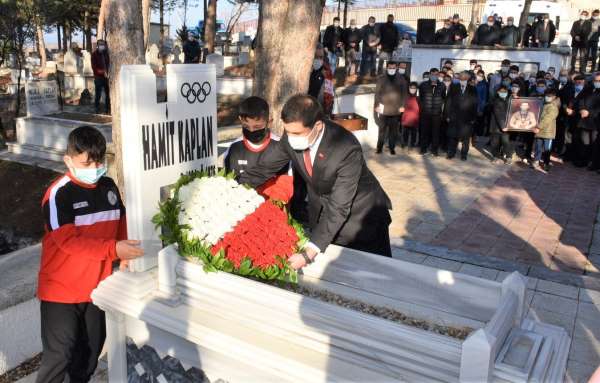 Dünya ve olimpiyat şampiyonu Hamit Kaplan, mezarı başında anıldı - Amasya haber