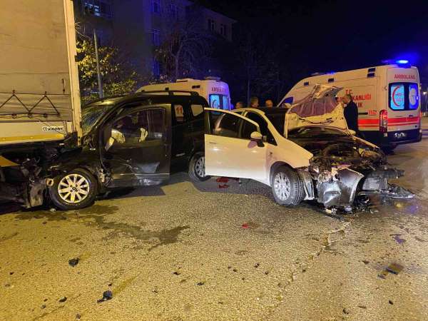 Kartal'da 4 yol ağzında kaza: 2 yaralı - İstanbul haber