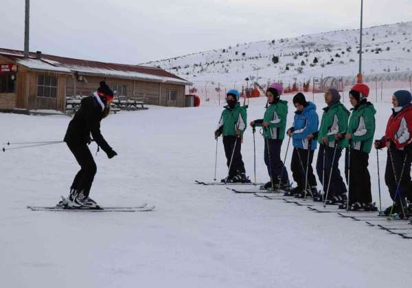 Kırsaldaki öğrenciler kayakla tanışıyor - Sivas haber