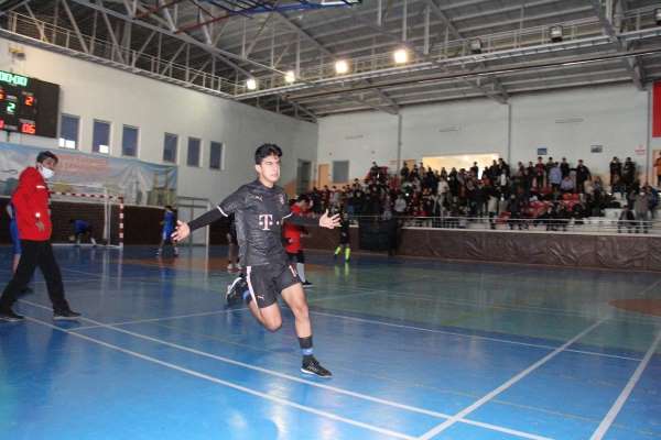 Liseli gençlerin futsal heyecanı - Erzurum haber
